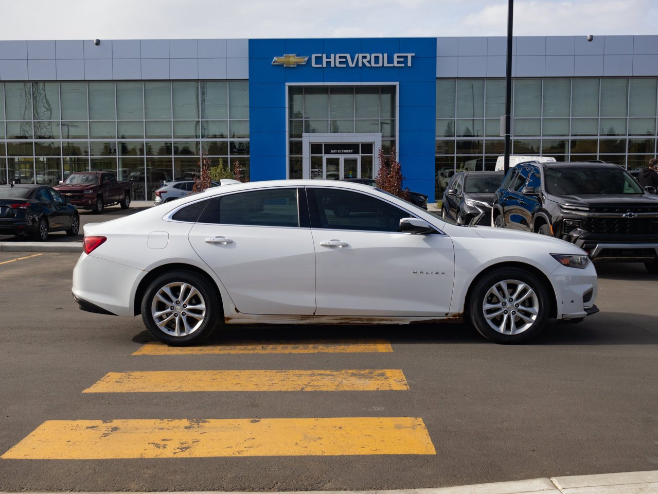 2017 Chevrolet Malibu 4dr Sdn LT w/1LT White Sherwood Park - photo #11