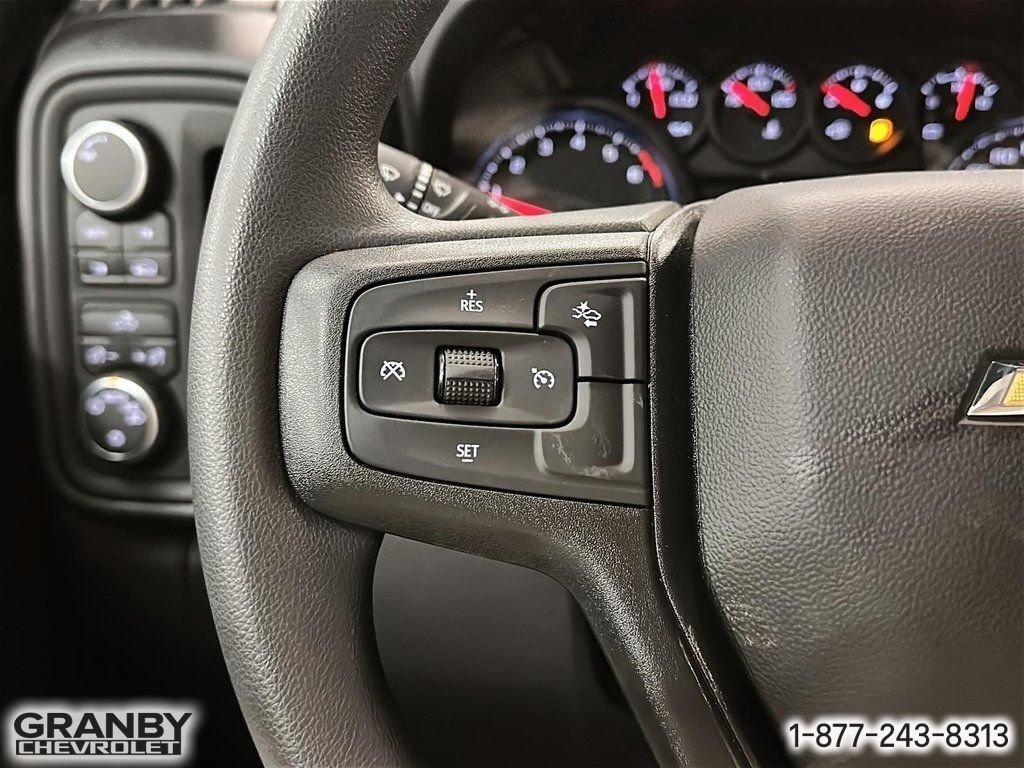 CHEVROLET Silverado 1500 K1500 SILVERADO CREW CAB CUSTOM STD/BOX (1CX) | E26-0983 2026 NOIR Granby - photo #19