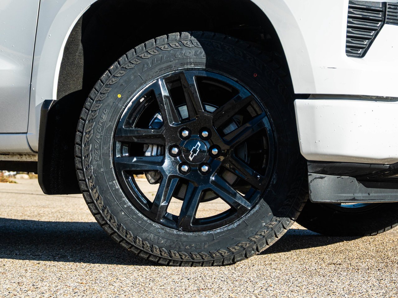2025 Chevrolet Silverado 1500 4WD Crew Cab 147 RST White Sherwood Park - photo #4