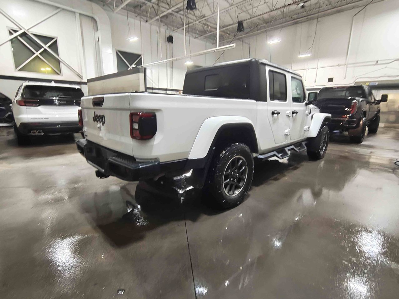 2021 Jeep Gladiator Sport 80th Anniversary 4x4 *Ltd Avail* White Sherwood Park - photo #5