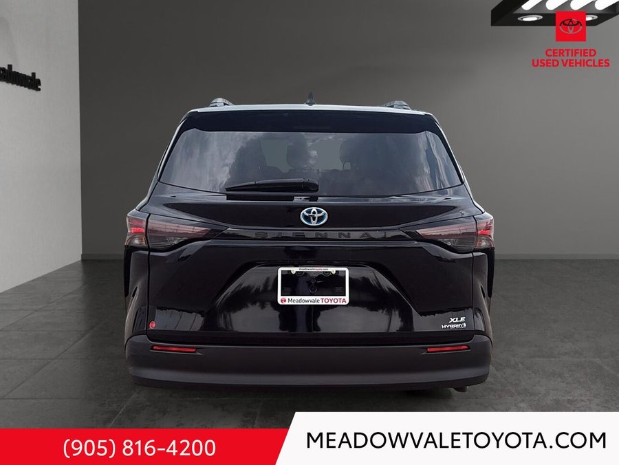2024 Toyota Sienna XLE 8-Passenger FWD Black