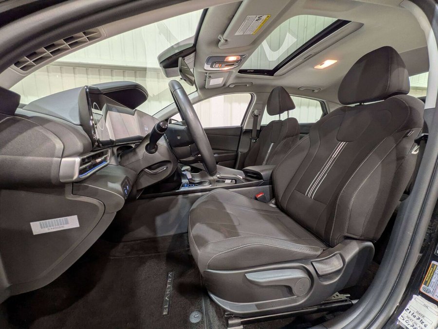 2025 Hyundai Elantra Preferred IVT w/Tech Pkg Black
