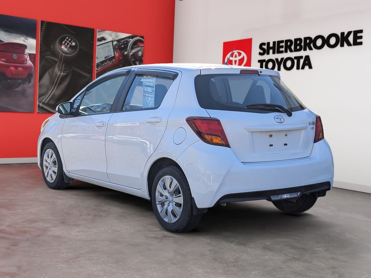 Toyota Yaris LE/AC/RÉGULATEUR DE VITESSE/VITRES ÉLECTRIQUES 2015 Blanc Sherbrooke - photo #4