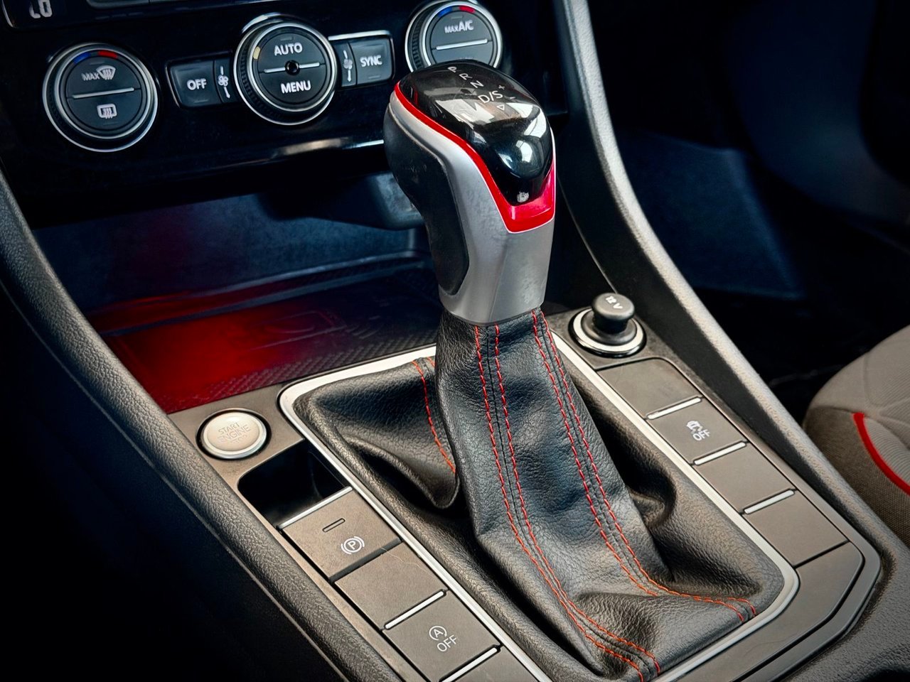 Volkswagen Jetta GLI 2024 Gris Notre-Dame-des-Prairies - photo #27