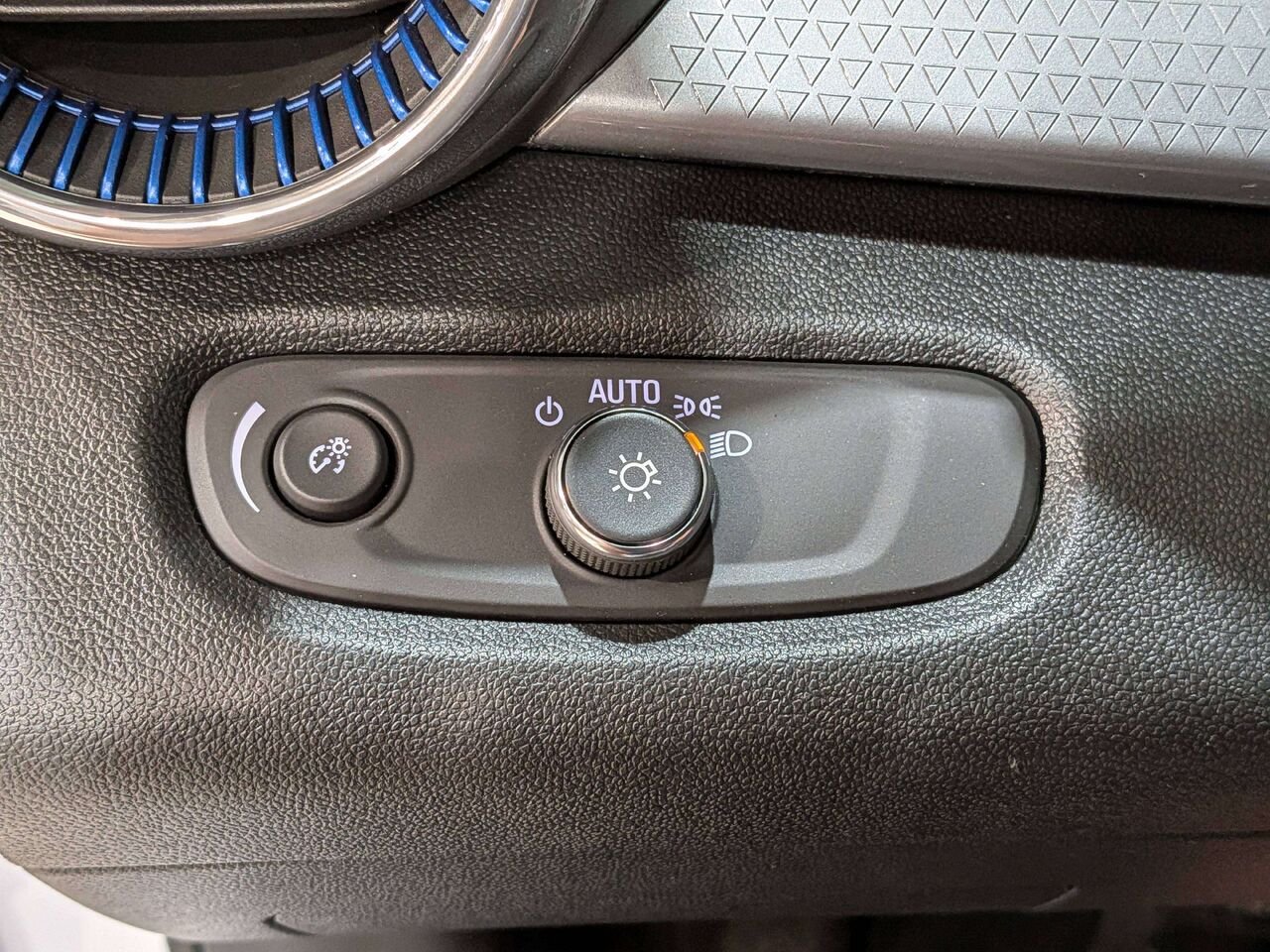 2025 Chevrolet Trax FWD 4dr LT White Val-David - photo #30