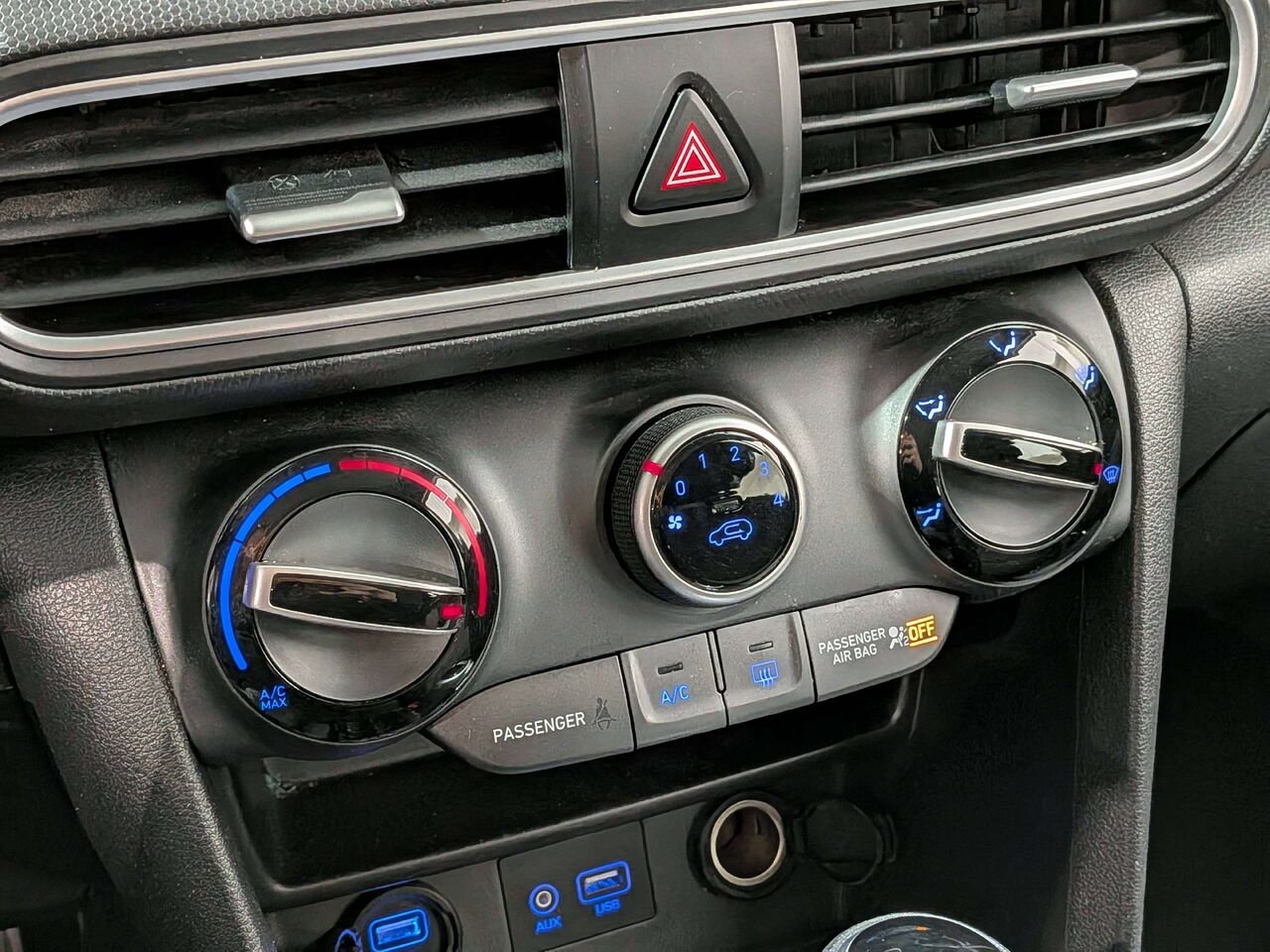 2019 Hyundai Kona 2.0L Essential AWD Grey Val-David - photo #21