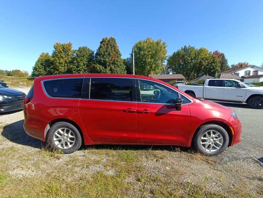 Chrysler Grand Caravan SXT 2RM 2025 Rouge