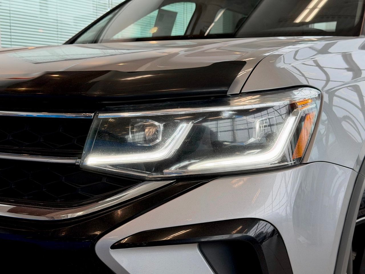Volkswagen Taos 2023 Argent Notre-Dame-des-Prairies - photo #18