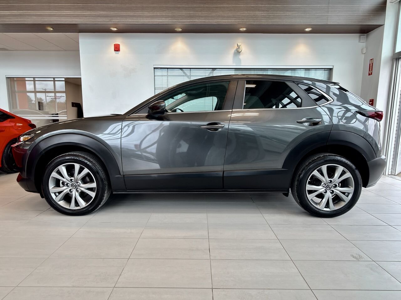 Mazda CX-30 2024 Gris Notre-Dame-des-Prairies - photo #7