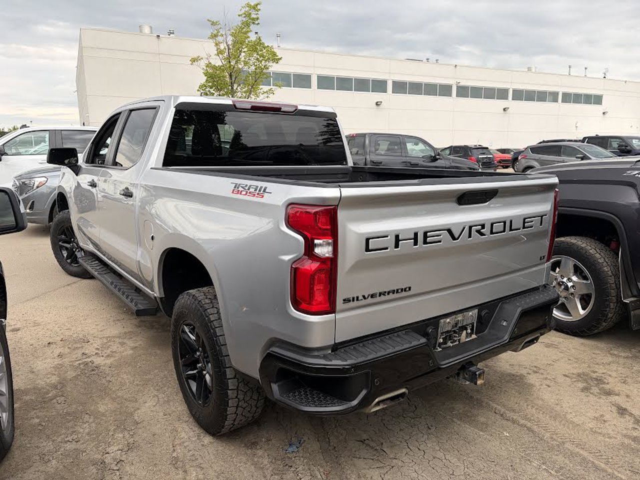 2022 Chevrolet Silverado 1500 LTD 4WD Crew Cab 147 LT Trail Boss Grey Sherwood Park - photo #3