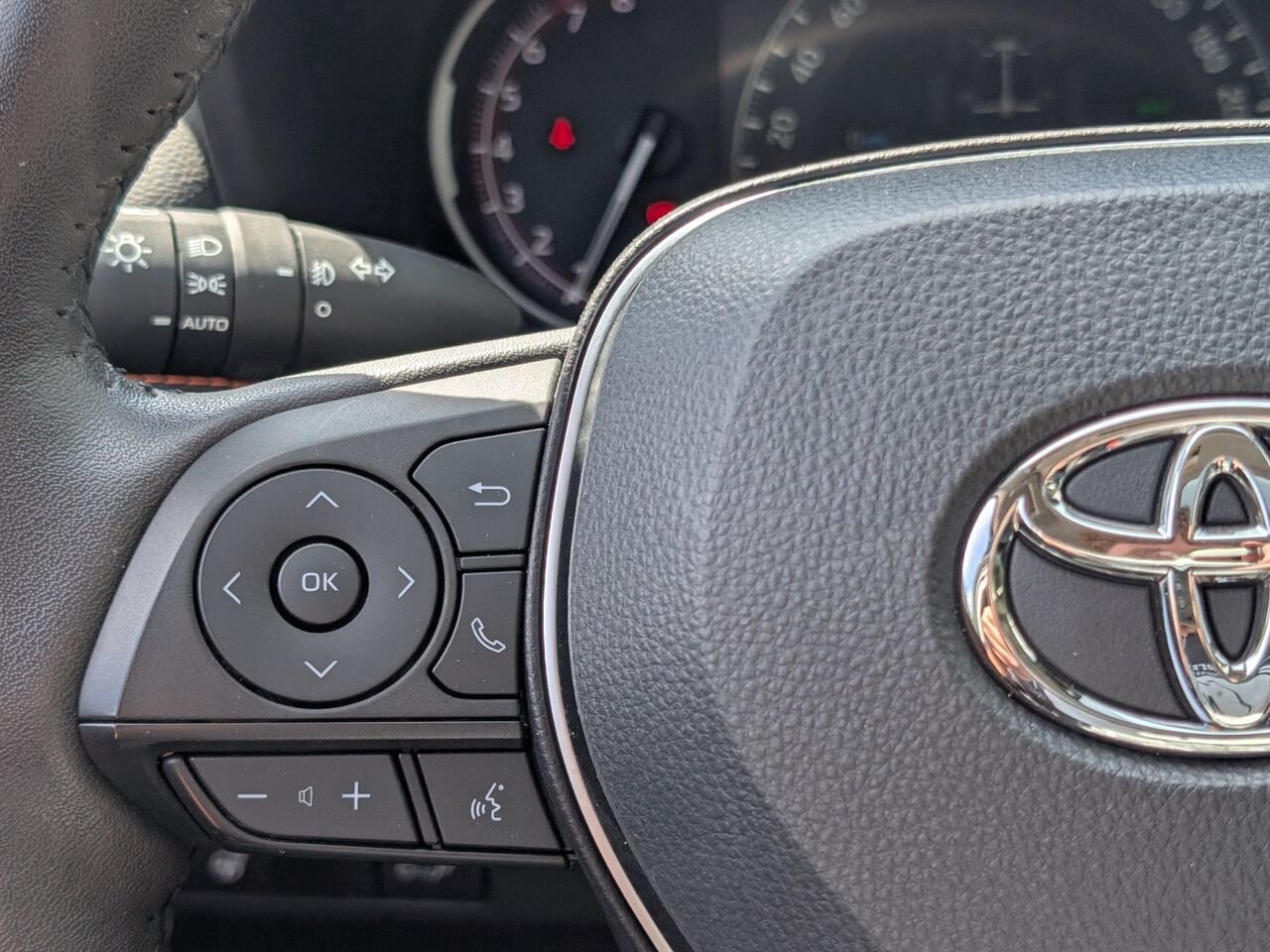 Toyota RAV4 Trail/SIÈGES CHAUFFANTS/TOIT OUVRANT/VOLANT CHAUFFANT/AC BIZONE/ 2024 Vert Kaki avec toit glace Sherbrooke - photo #13