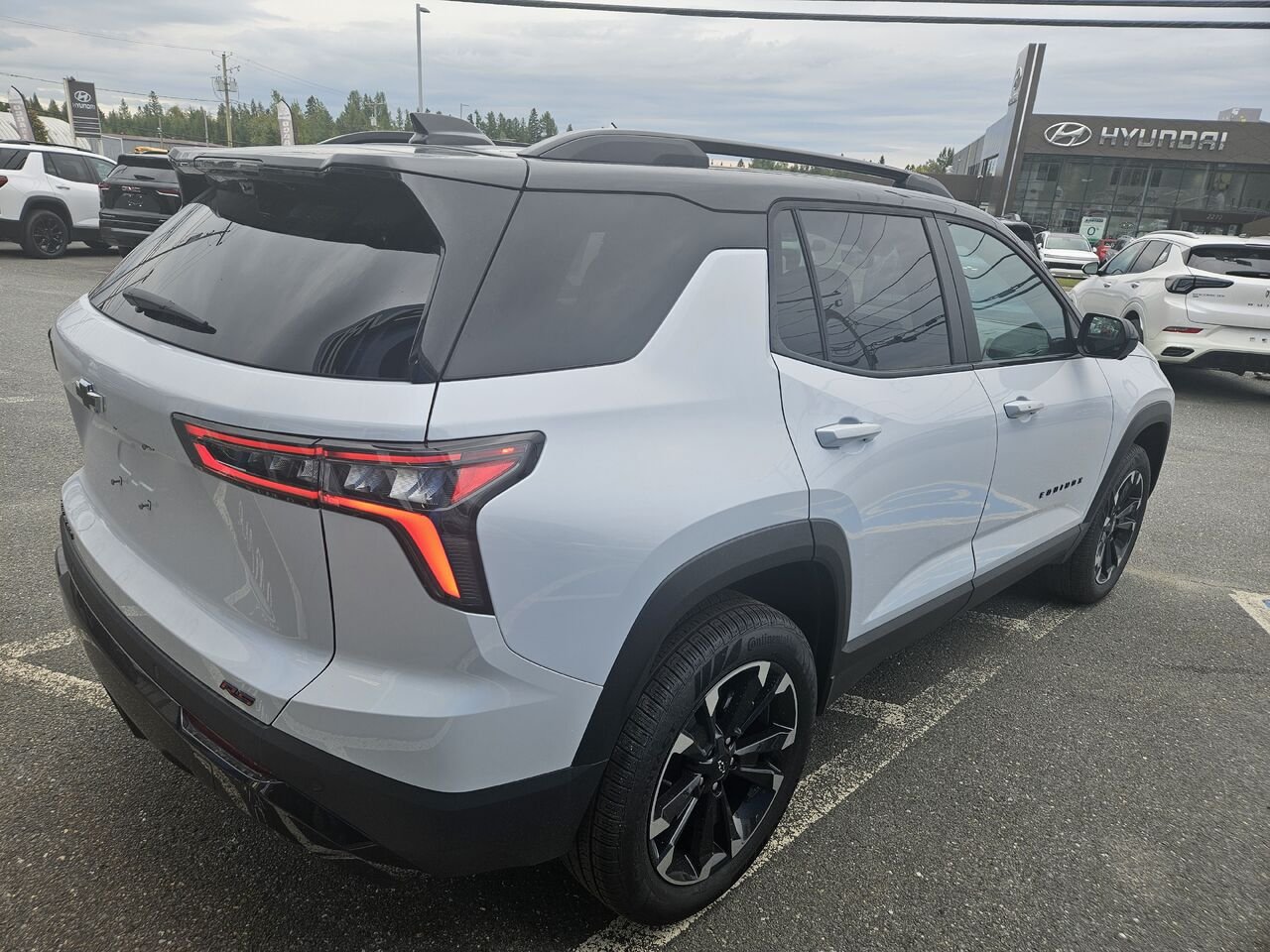 Chevrolet Equinox RS 4 portes TI 2027 Blanc polaire, triple couche Thetford Mines - photo #2