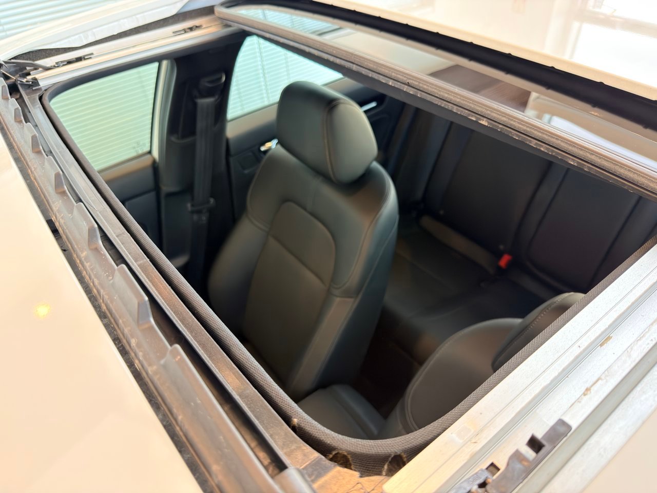 2025 Honda Civic Sedan Hybrid White Notre-Dame-des-Prairies - photo #7
