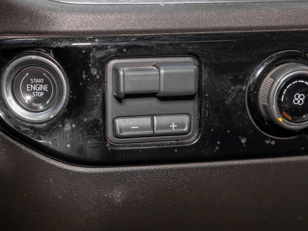 Chevrolet Silverado 2500HD LT CREW 4X4 V8 DIESEL *NAV* CARPLAY *PNBV 9900 LB* 2024 Noir Saint-Jérôme - photo #23
