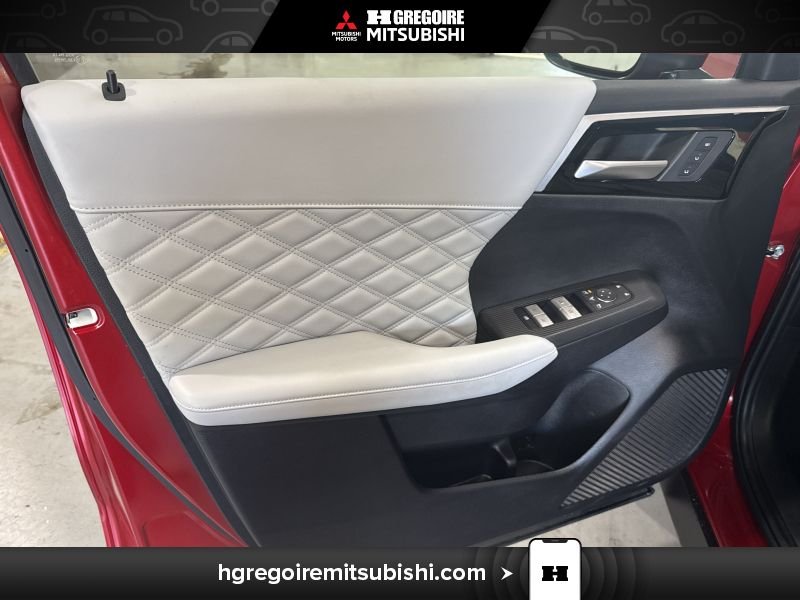 2024 Mitsubishi Outlander Red Laval - photo #12
