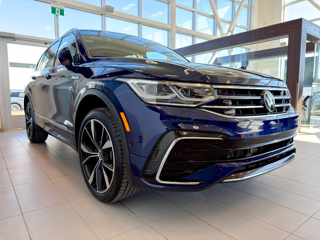 2024 Volkswagen Tiguan Blue Notre-Dame-des-Prairies - photo #7