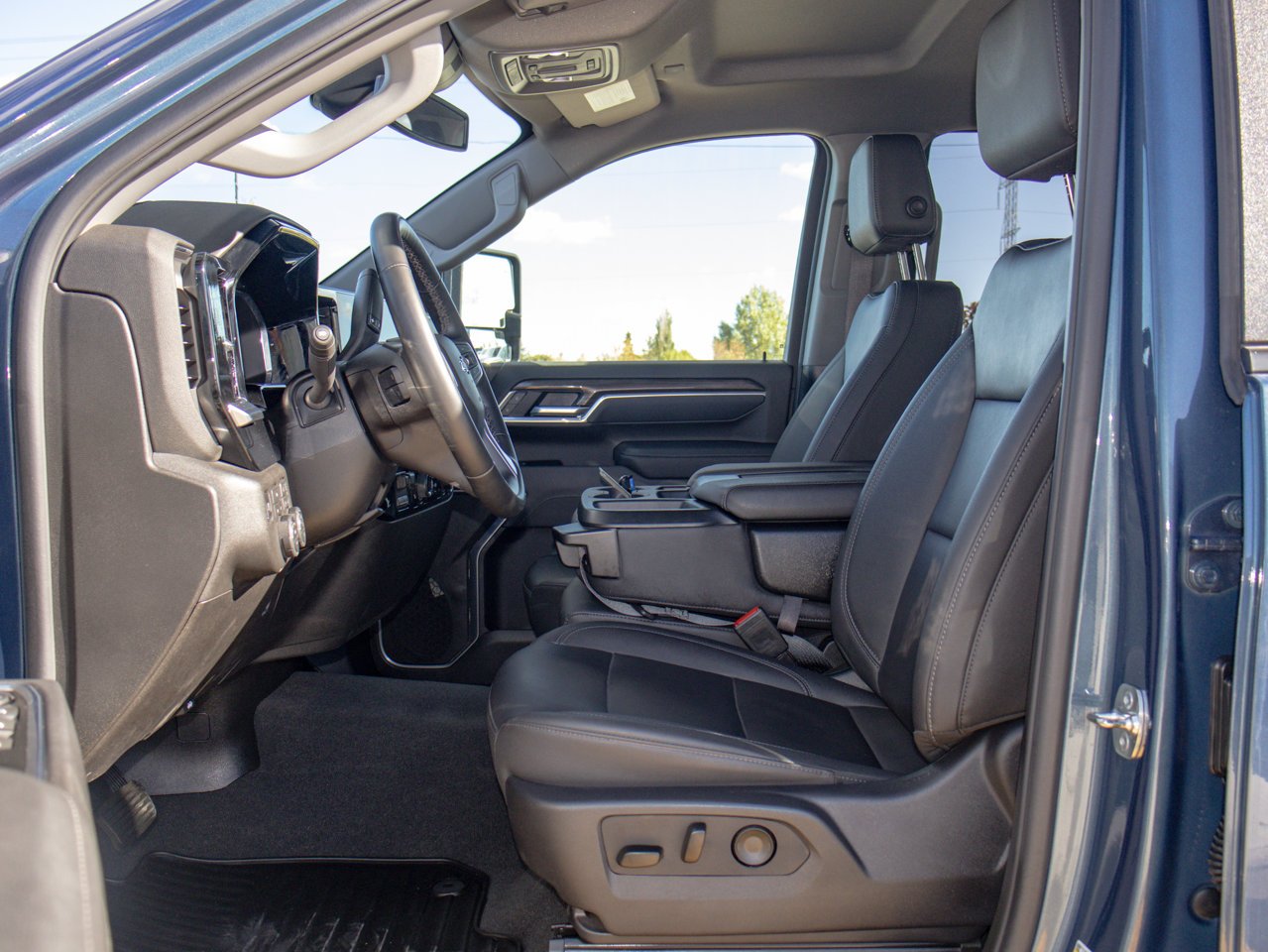2025 Chevrolet Silverado 3500HD 4WD Crew Cab 159 LT Blue Sherwood Park - photo #17