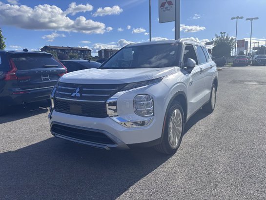 Mitsubishi Outlander PHEV SE S-AWC utilitaire sport TI 2026 Fini taillé diamant Blanc de qualité supérieure
