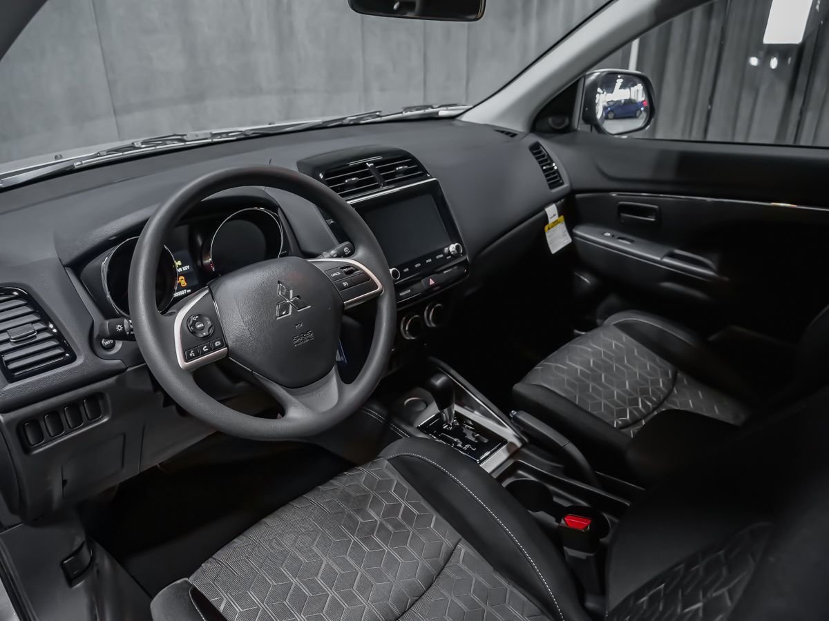 2026 Mitsubishi RVR SE White Diamond Montreal - photo #13