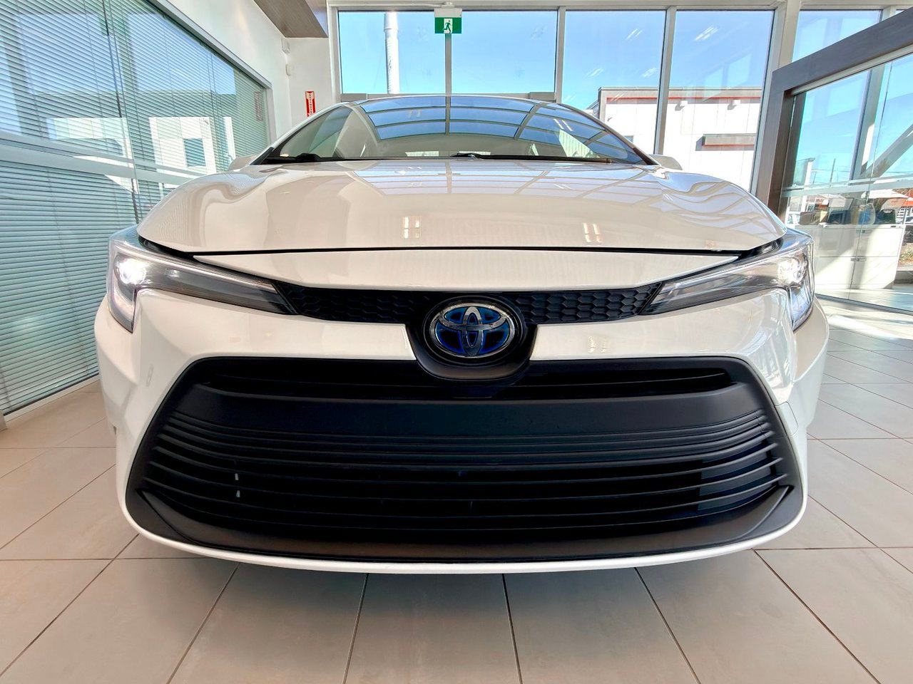 2023 Toyota Corolla LE White Notre-Dame-des-Prairies - photo #5