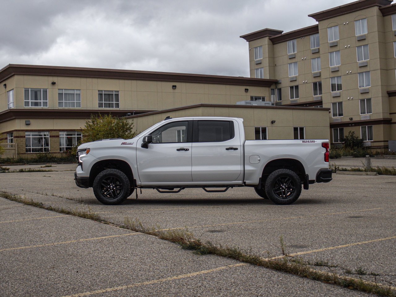 2024 Chevrolet Silverado 1500 4WD Crew Cab 147 LT Trail Boss White Sherwood Park - photo #9