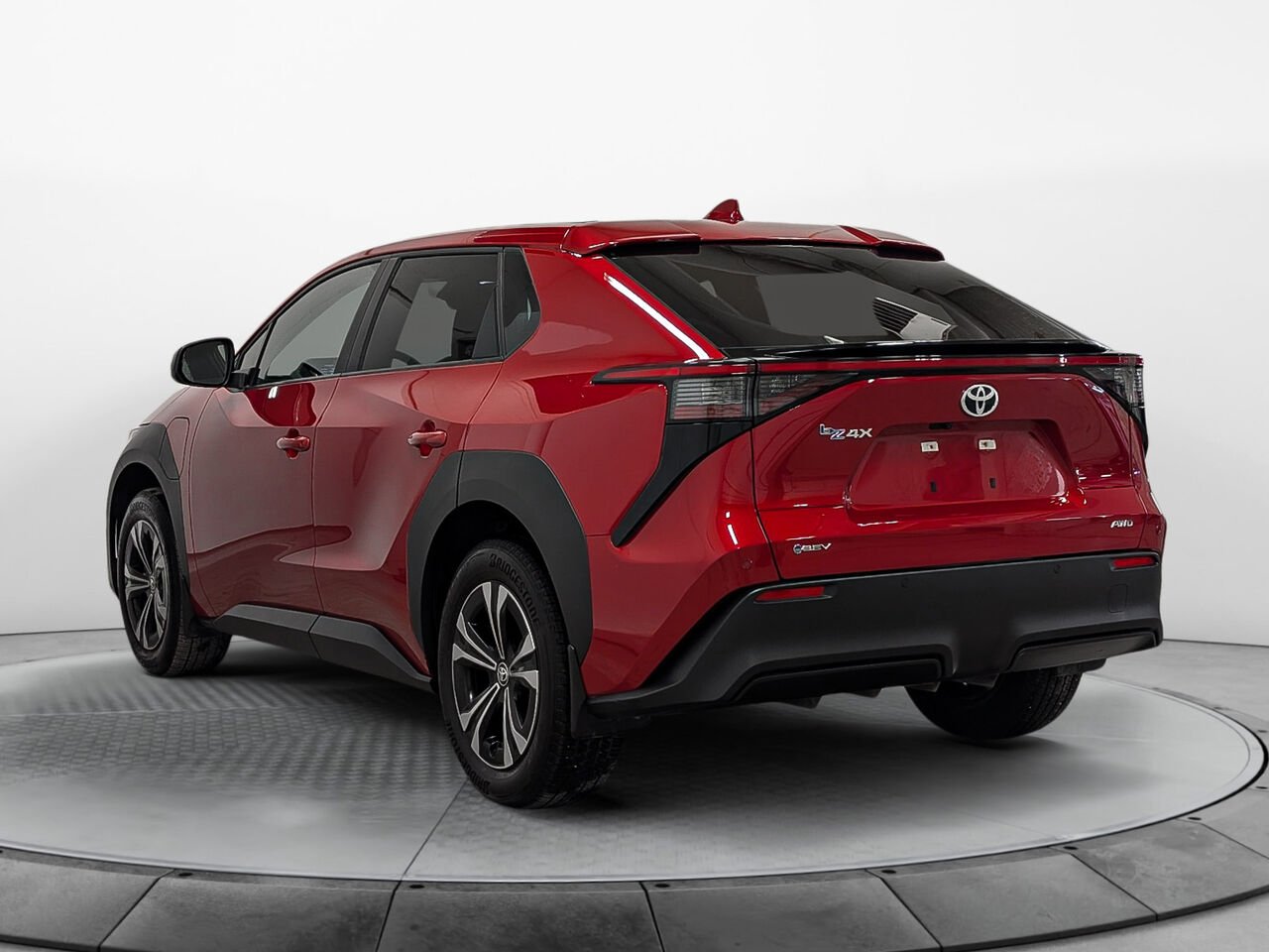 Toyota BZ4X XLE AWD Toit Ouvrant 2024 Rouge Sherbrooke - photo #3