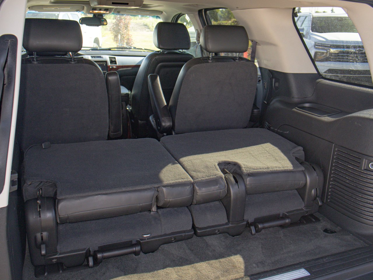 2008 Cadillac Escalade AWD 4dr White Sherwood Park - photo #10