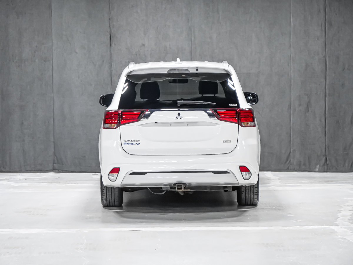 2021 Mitsubishi Outlander Plug-In Hybrid Red Montreal - photo #5