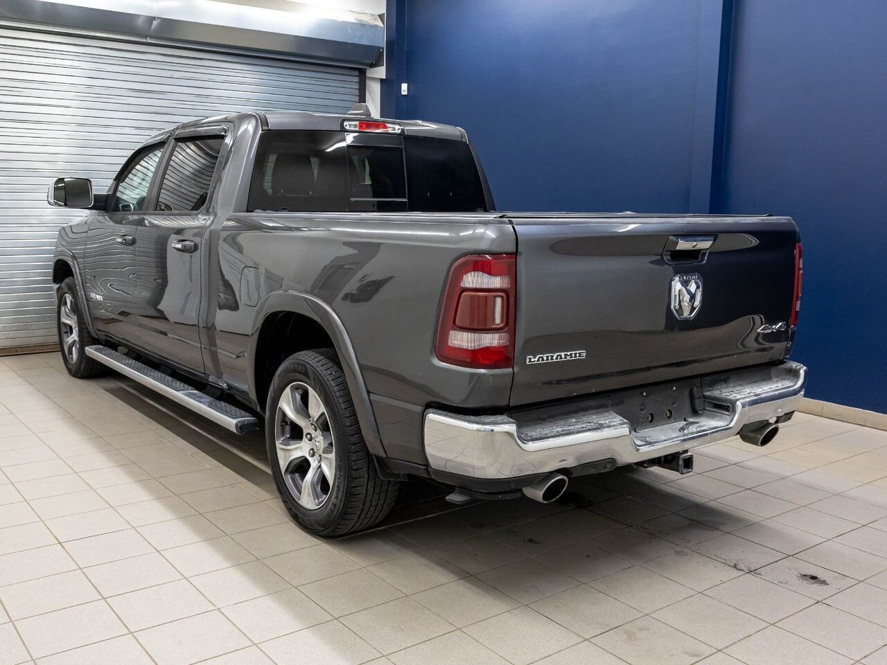 2020 Ram 1500 LARAMIE CREW 4X4 V8 *TOIT* NAV CUIR SIÈGES VENTIL Granite Crystal Saint-Jérôme - photo #7