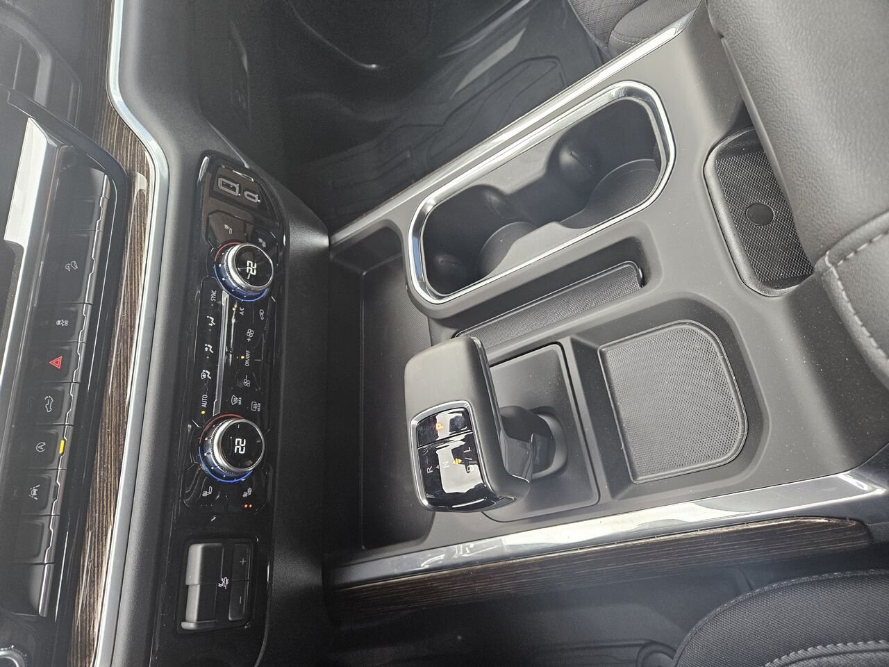 GMC Sierra 1500 Elevation cabine multiplace 4RM 157 po 2026 Blanc sommet Thetford Mines - photo #12