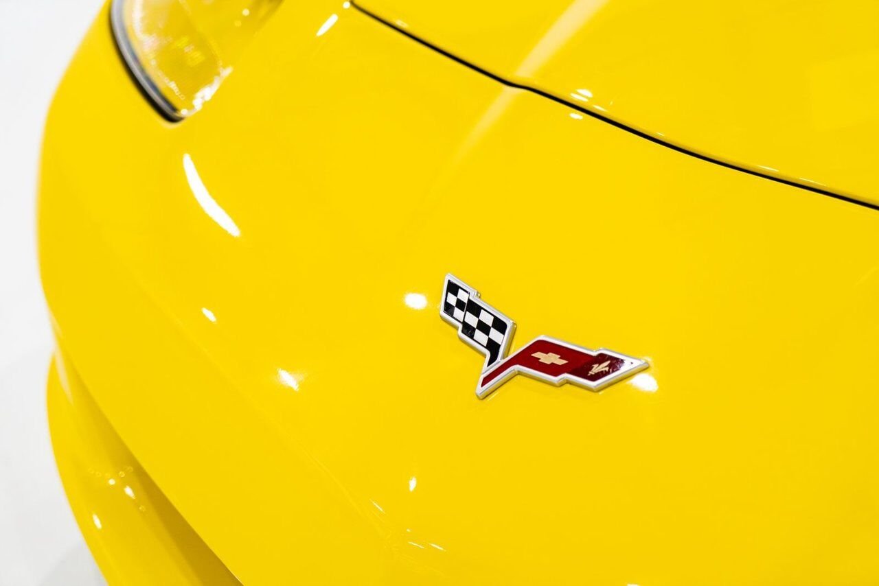 Chevrolet Corvette PRIX EN USD | With Only 900km (563mi) From New With Window Sticker 2008 Jaune Montréal - photo #36