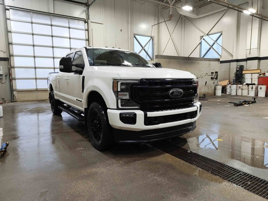 2022 Ford Super Duty F-350 Lariat Ultimate 618A 6.7L FX4 | Black Appearance Package White