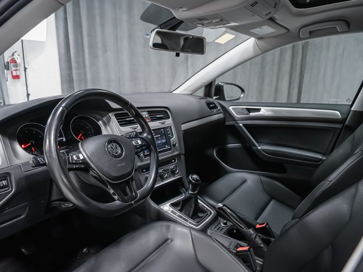 2017 Volkswagen Golf Black Montreal - photo #1