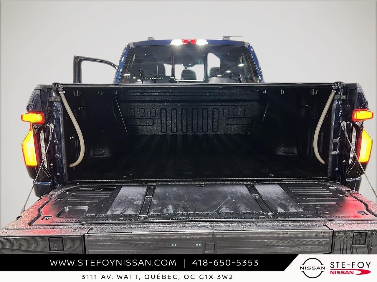 Ford F-150 Lightning GROUPE 510 A, standard range 2023 Bleu Ste-Foy - photo #16
