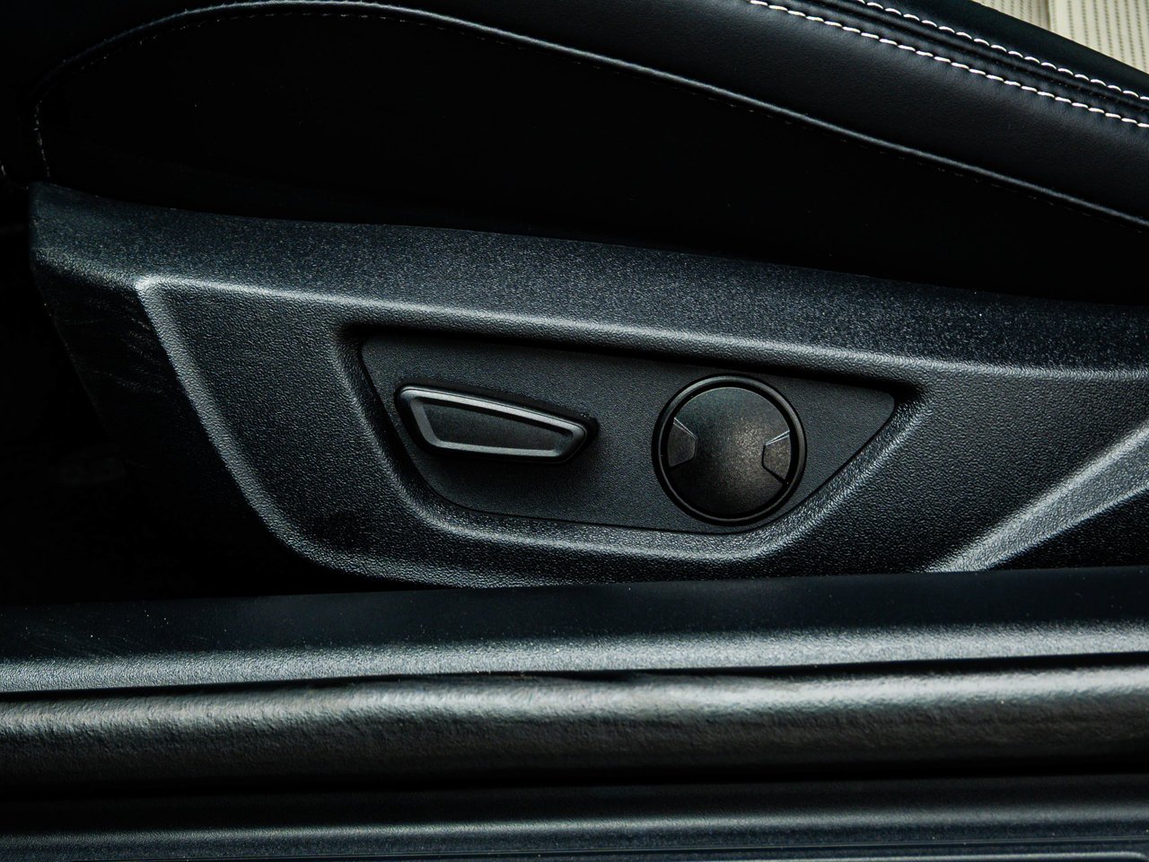 2024 Ford Mustang GT Premium Fastback Blue Sherwood Park - photo #19