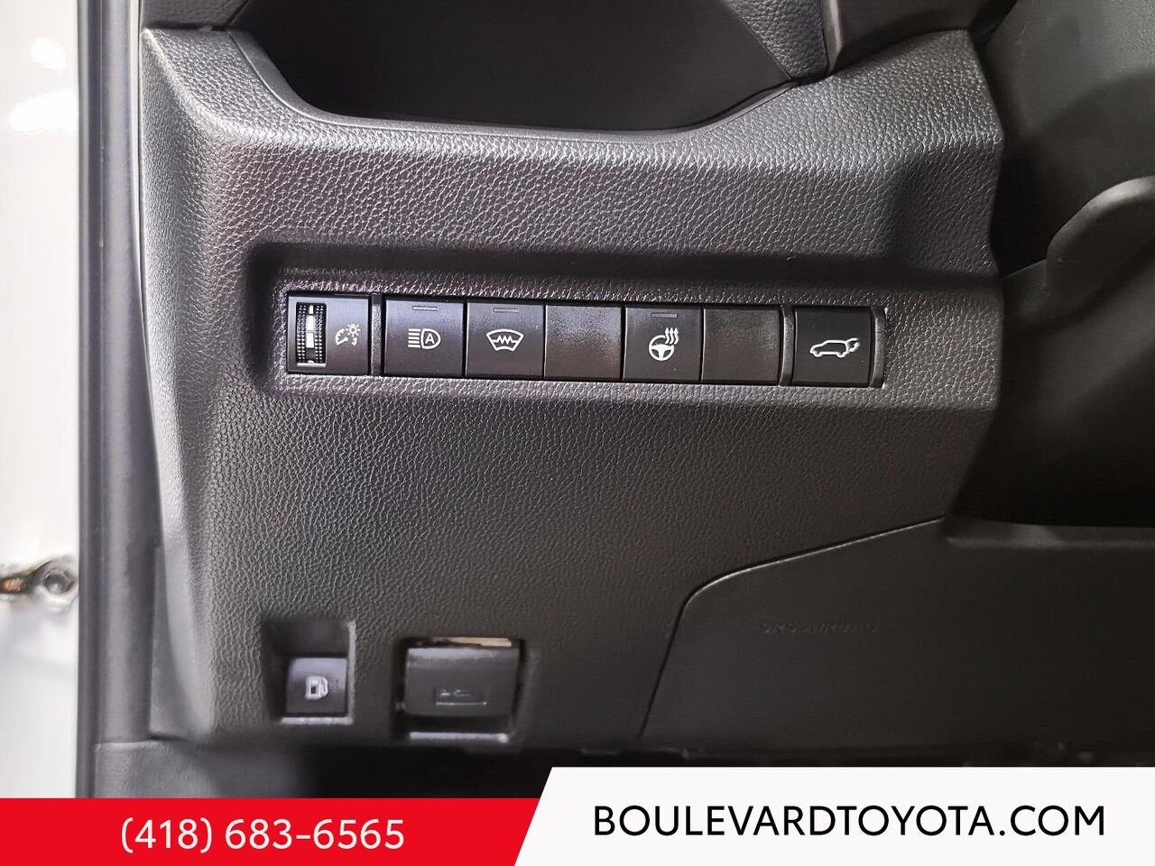 Toyota RAV4 Hybride 100281A-85 | XLE, AWD 2024 Blanc Québec - photo #11