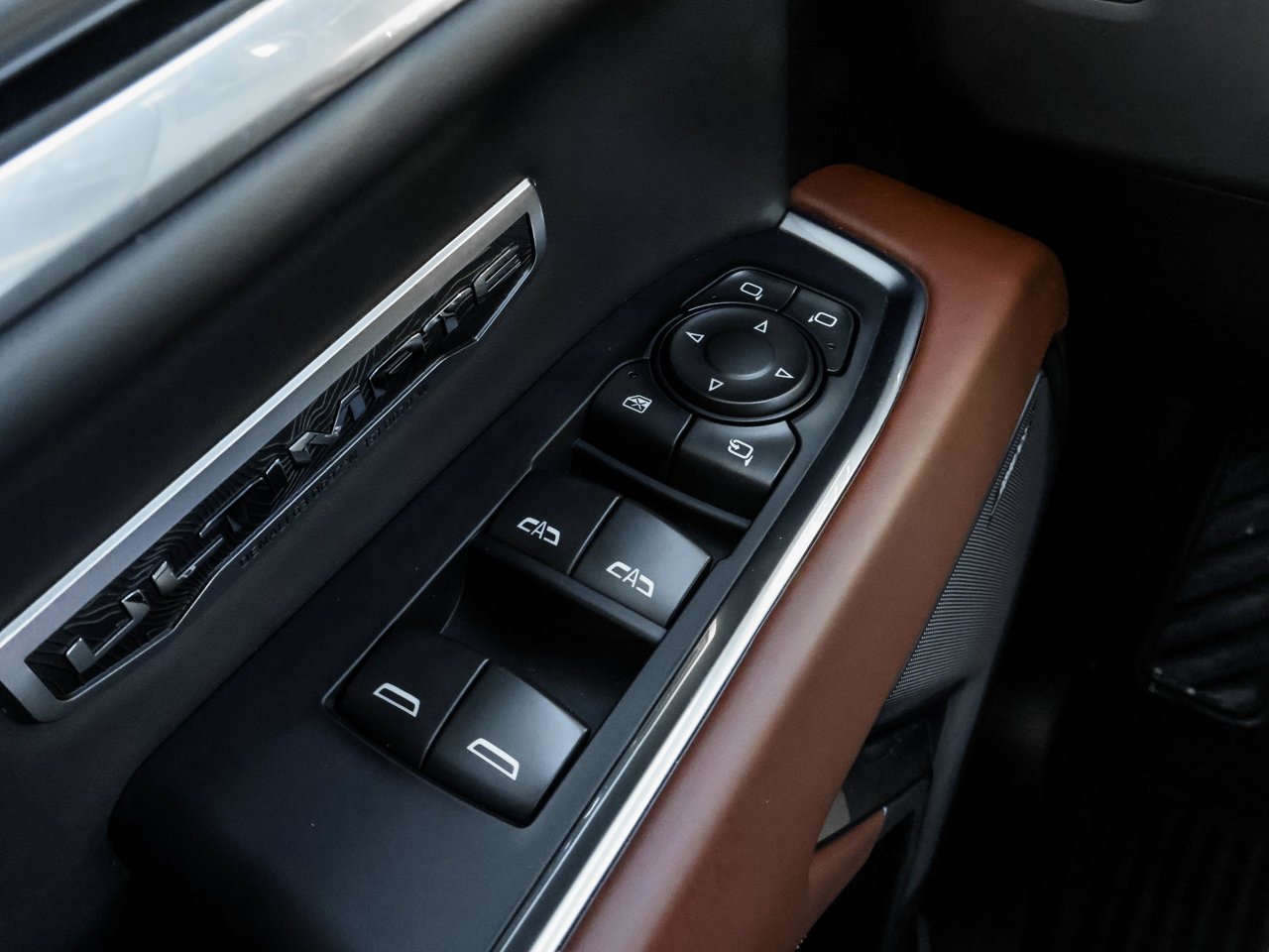 2025 GMC Sierra 1500 4WD Crew Cab 147 Denali Ultimate Black Sherwood Park - photo #19