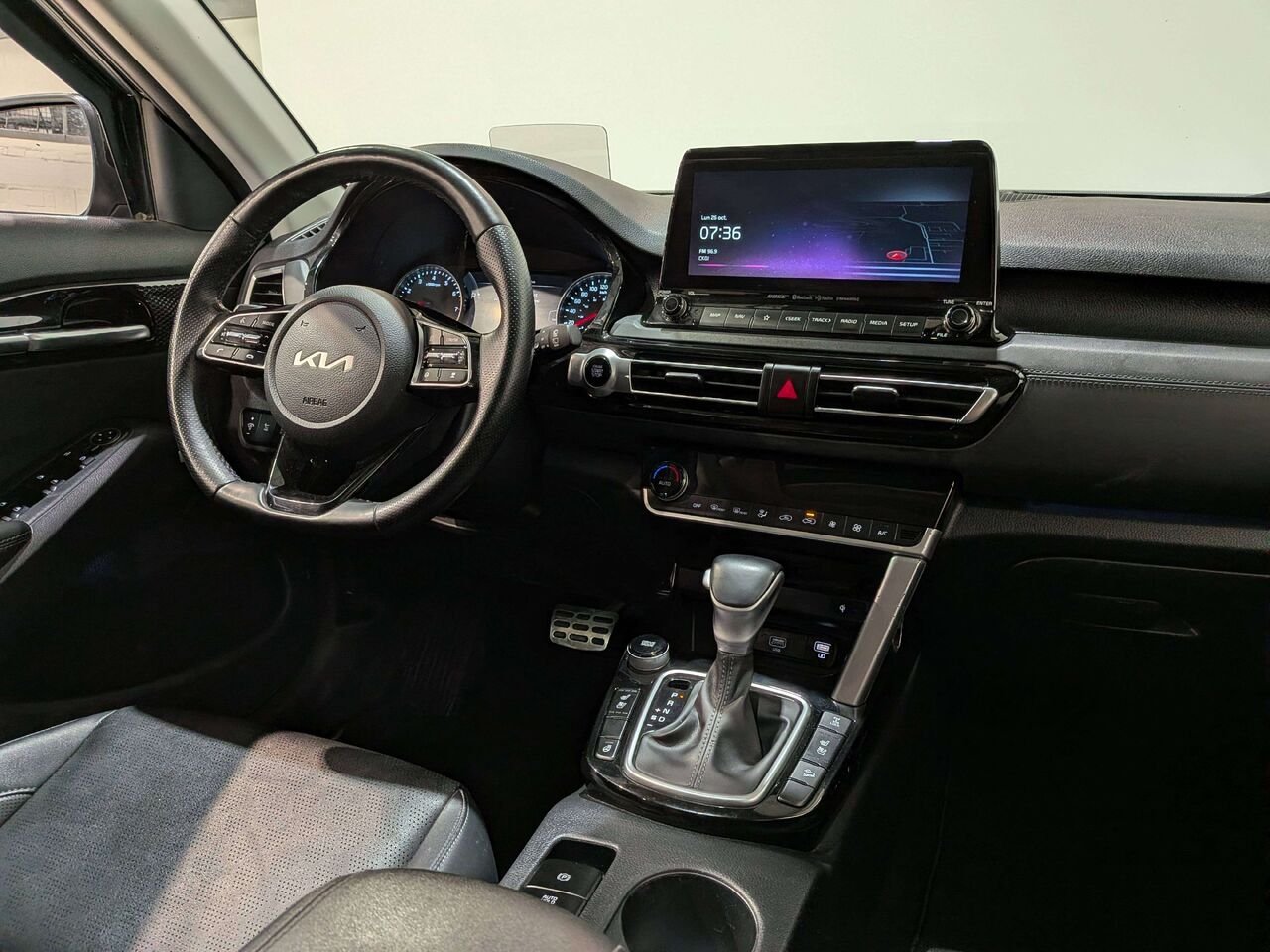 2023 Kia Seltos SX Turbo AWD w/Black Interior Black Val-David - photo #19