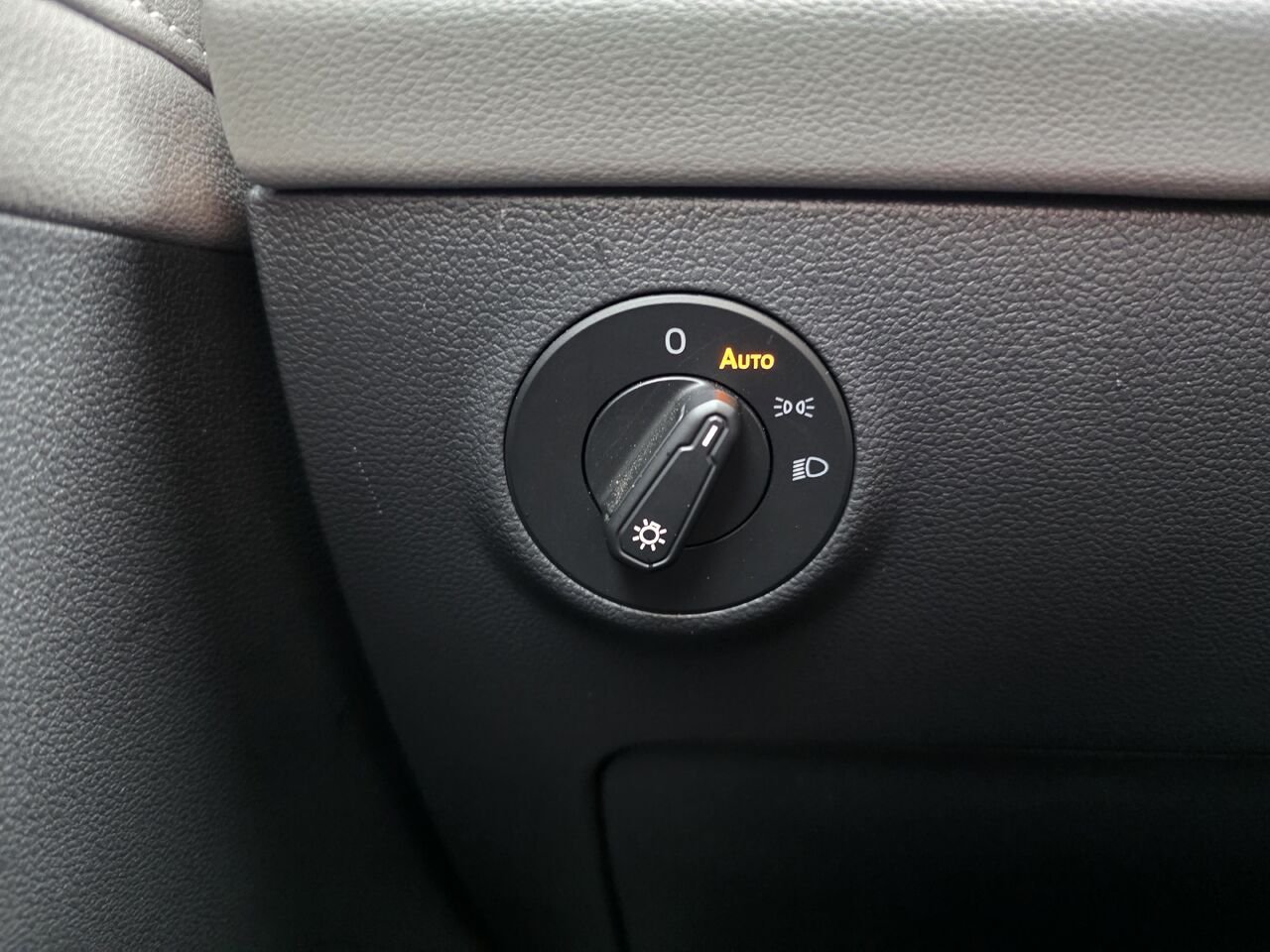 Volkswagen Taos Highline 4Motion 2024 Gris Mont-Laurier - photo #23