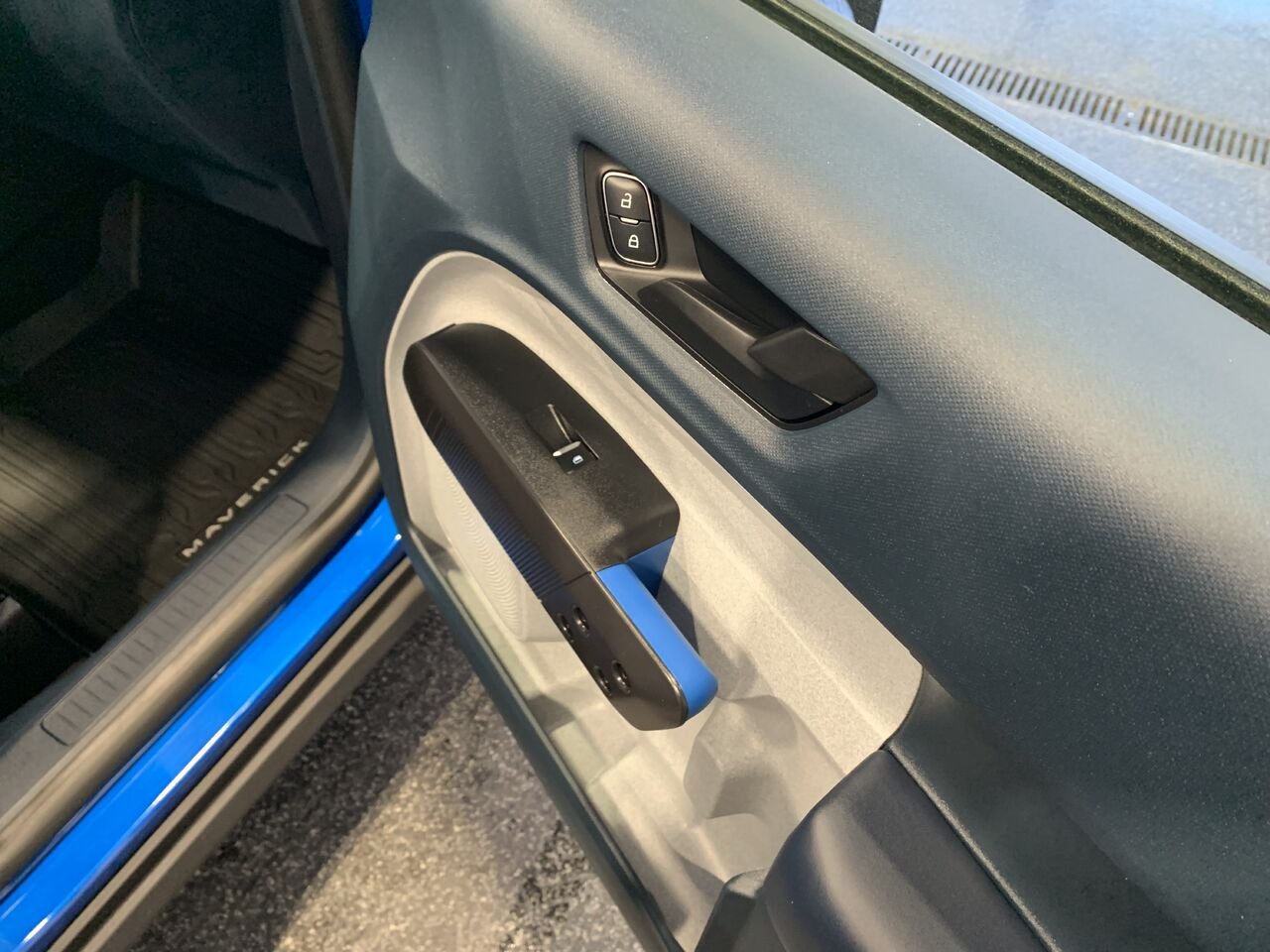 2025 Ford Maverick XLT AWD Blue Saint-Eustache - photo #18