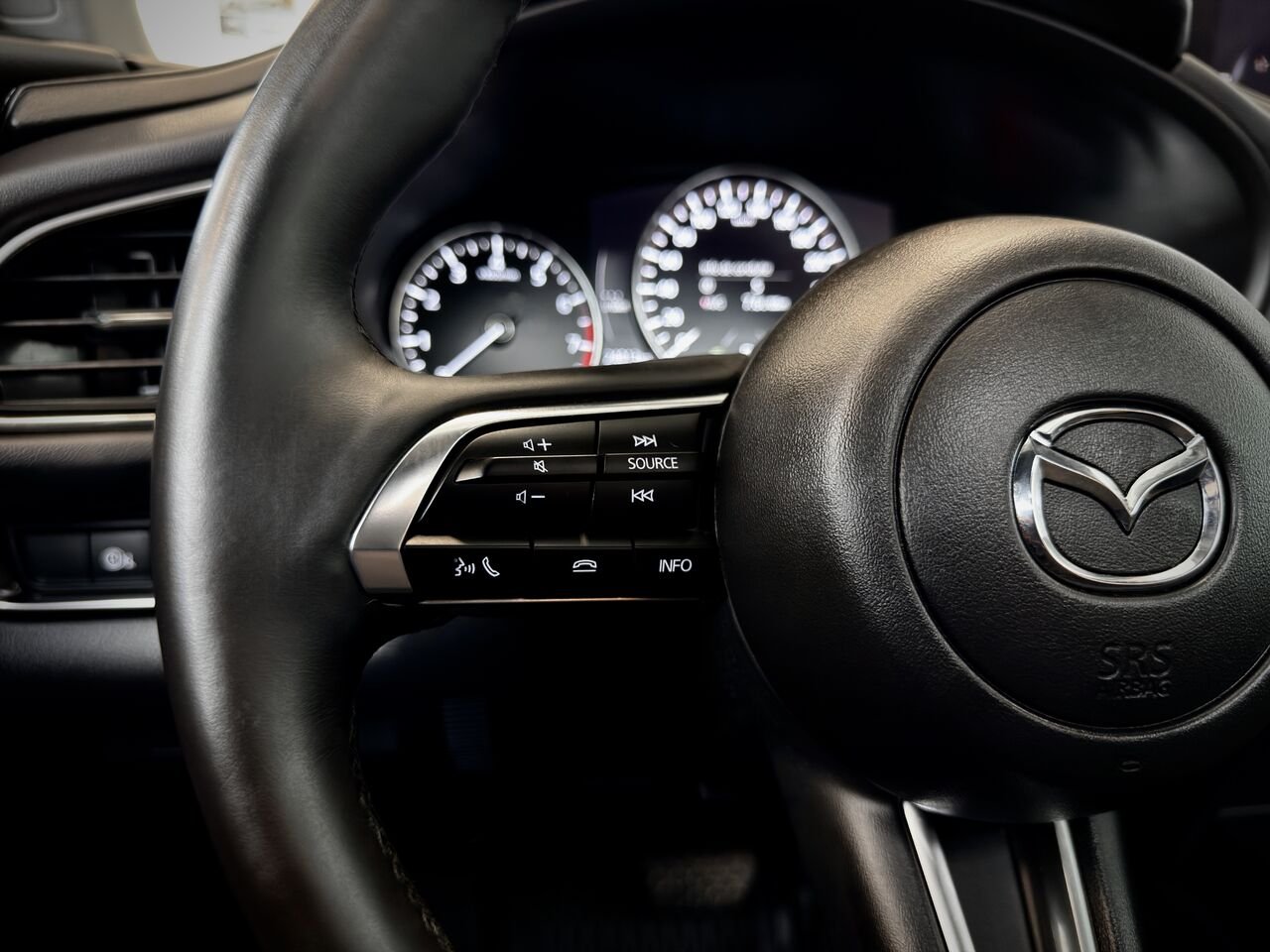 Mazda CX-30 2024 Gris Notre-Dame-des-Prairies - photo #23