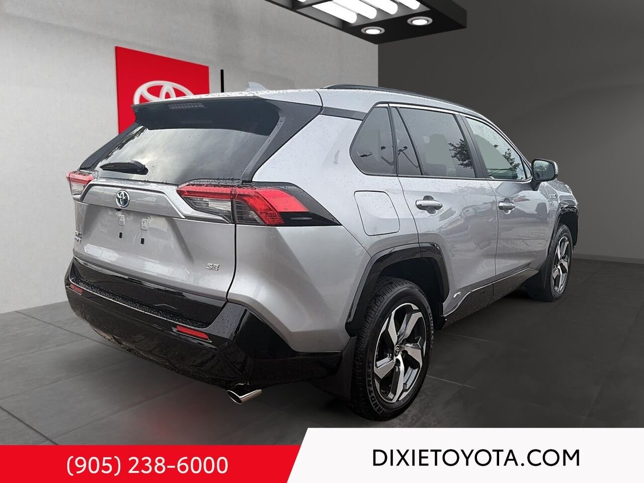 2024 Toyota RAV4 Prime PRIME SE AWD / PLUG-IN HYBRID / HEATED SEATS / MOONROOF / ALLOY WHEELS / CARPLAY AND ANDROID AUTO Silver Mississauga - photo #3