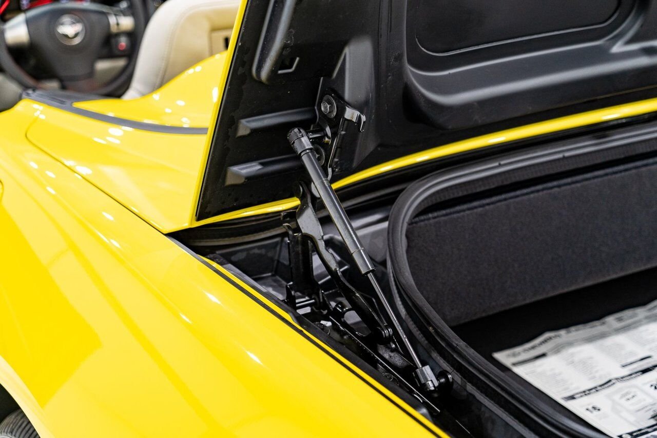 Chevrolet Corvette PRIX EN USD | With Only 900km (563mi) From New With Window Sticker 2008 Jaune Montréal - photo #50