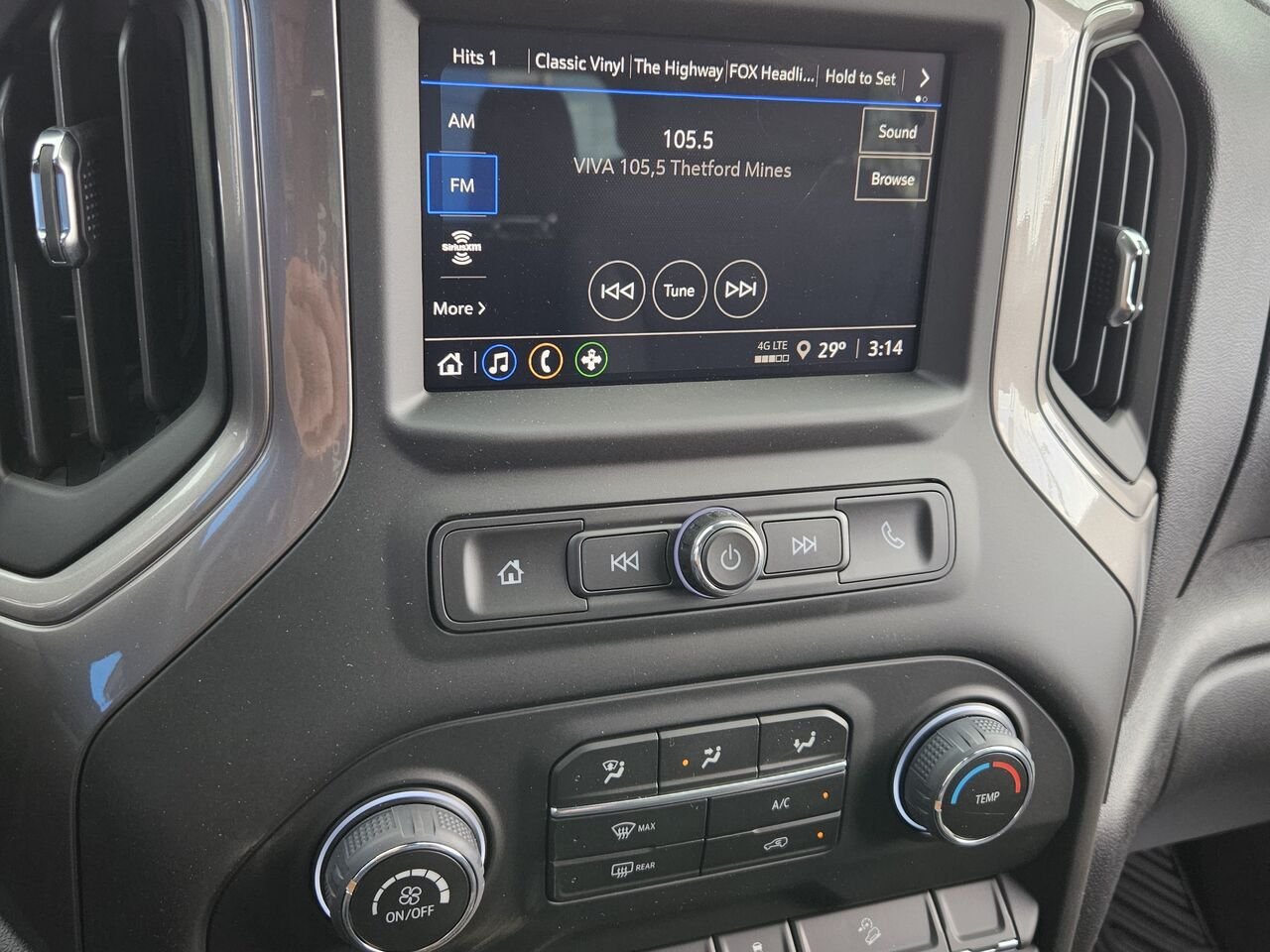 Chevrolet Silverado 2500HD Custom cabine multiplace 4RM 172 po 2026 Noir Thetford Mines - photo #9