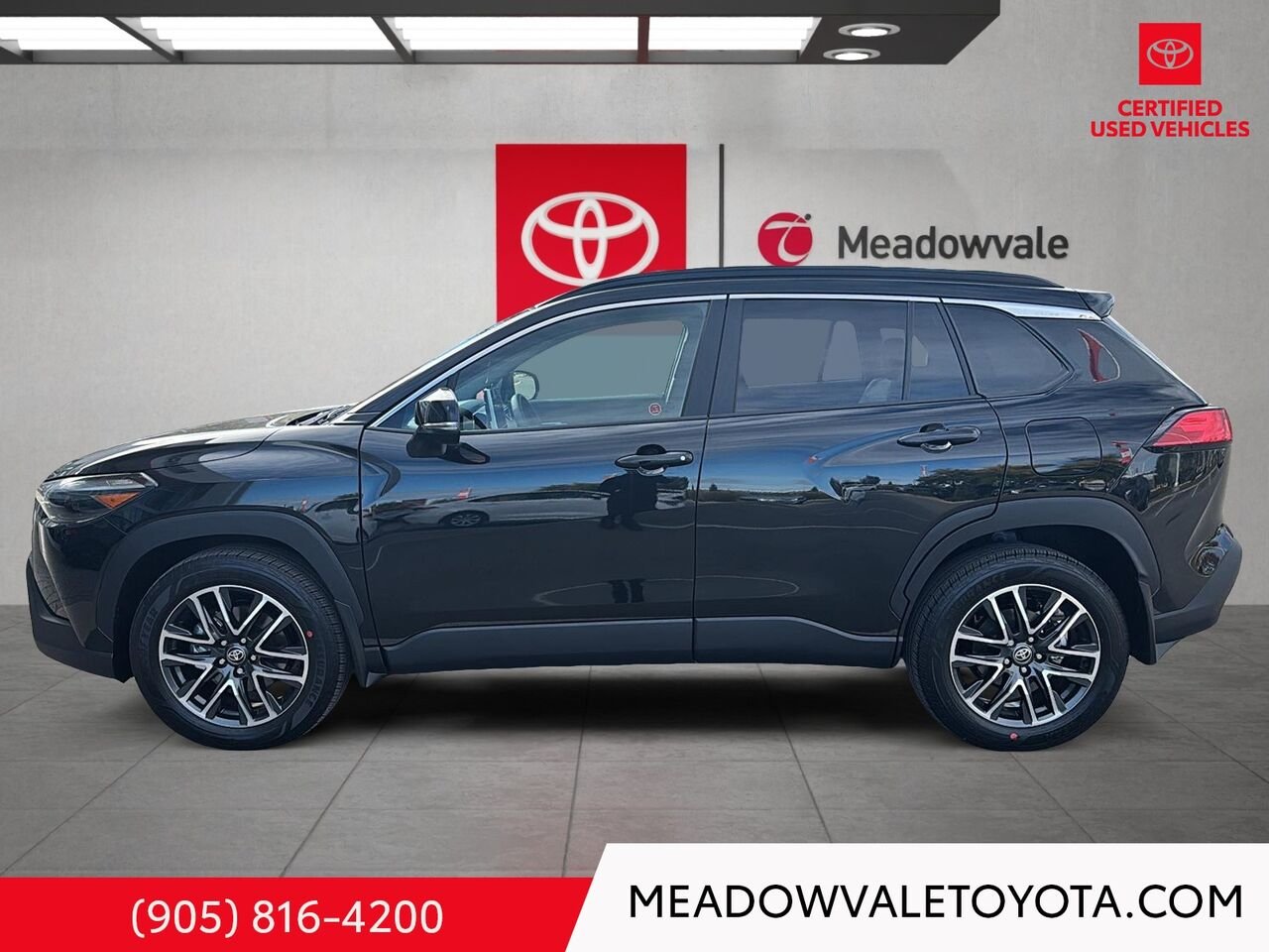 2026 Toyota Corolla Cross Top of the line Corolla Cross. Low Km's and comes with dash camera and cargo liner Black Mississauga - photo #5