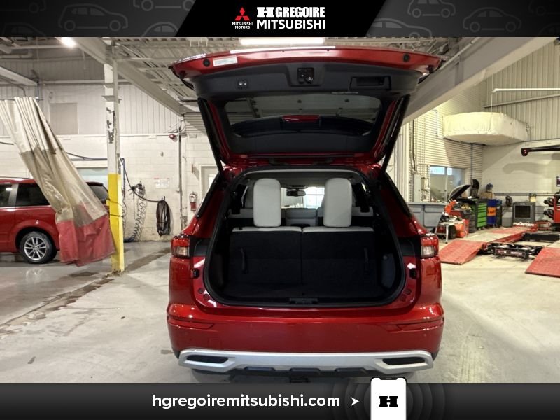 2024 Mitsubishi Outlander Red Laval - photo #31