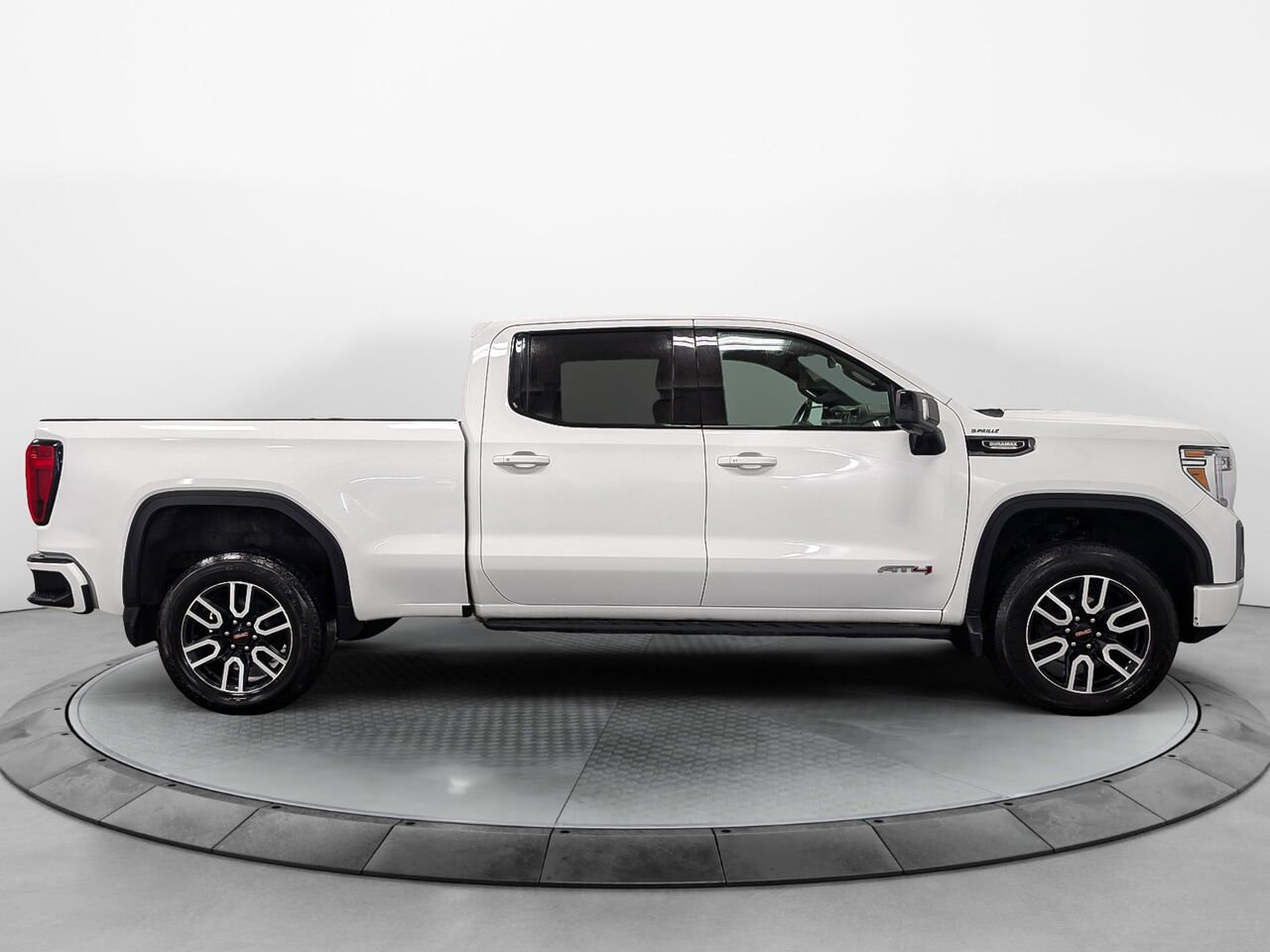 GMC SIERRA 4WD STANDARD BED CREW CAB AT4 Moteur 3.0l Diesel 2022 Blanc Sherbrooke - photo #4