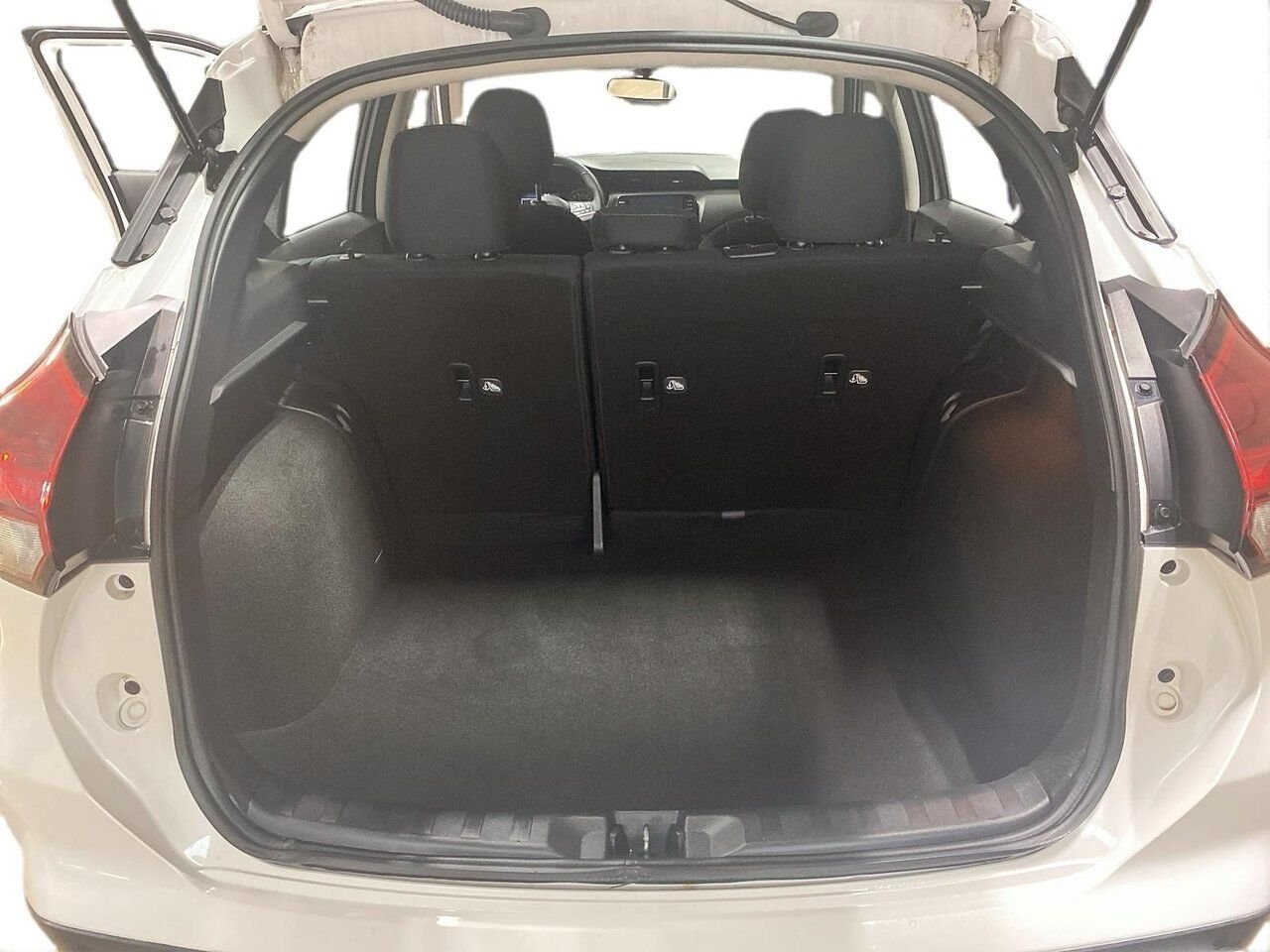 2021 Nissan Kicks SV White Baie-Comeau - photo #16