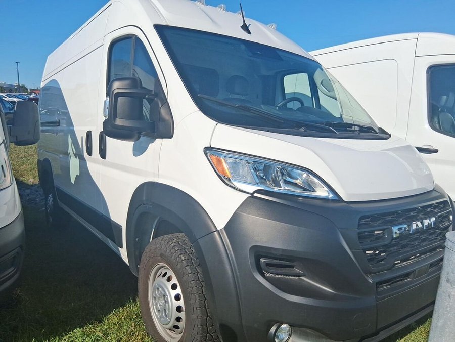 Ram ProMaster 2500 TOIT HAUT 2500 Tradesman toit élevé 136 po avec siège passager 2025 Blanc