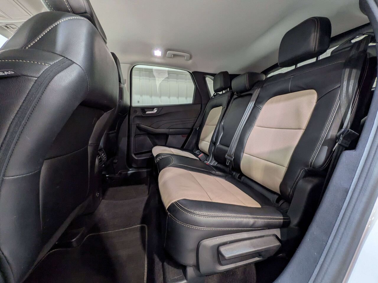 2022 Ford Escape Titanium Plug-In Hybrid FWD White Val-David - photo #11